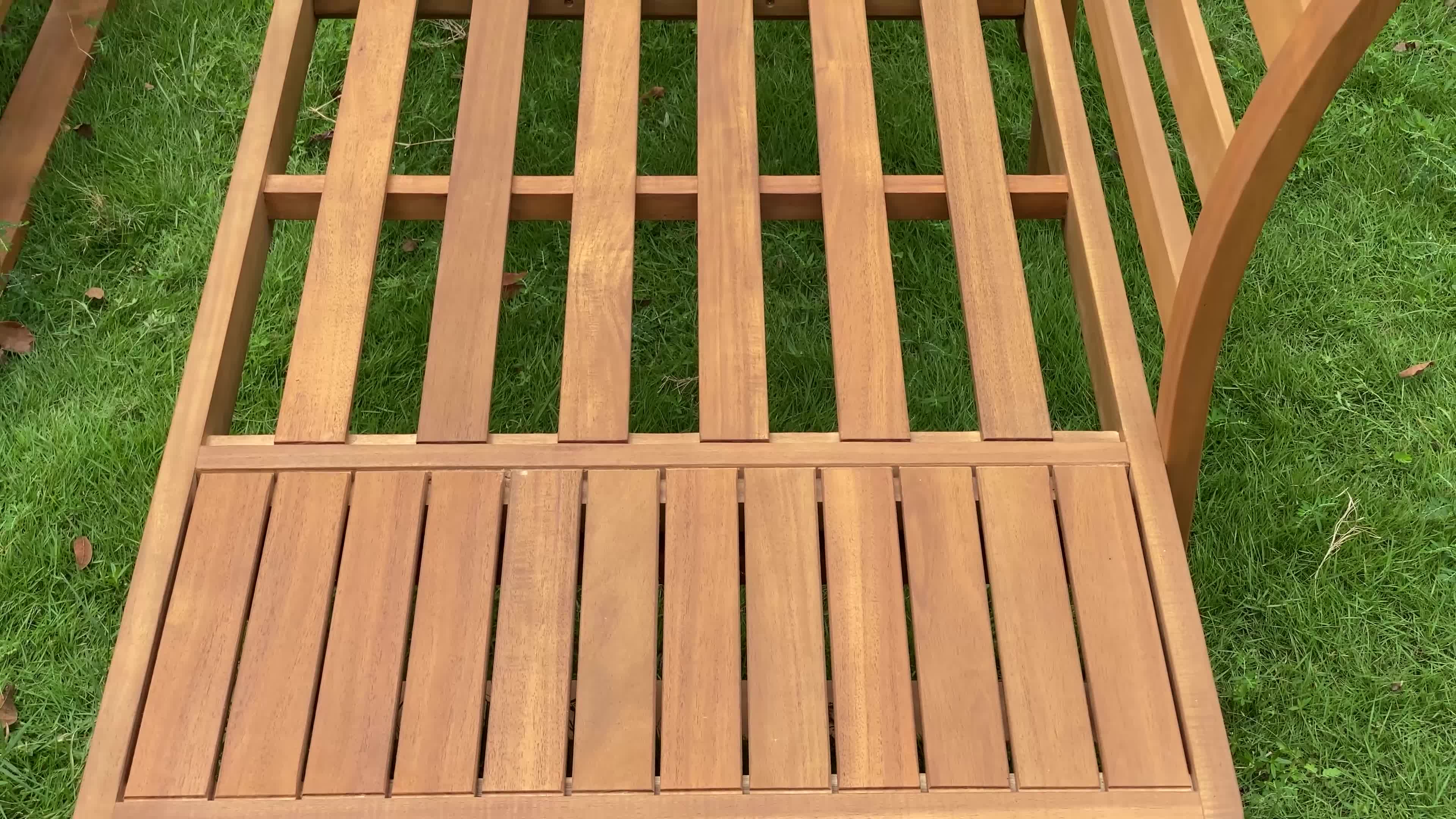 video thumbnail of Tarrington House Set di mobili per esterno Makasar, 4 pezzi, legno di teak/ poliestere, 1 tavolo, 2 divani, 1 divano ad angolo, nero / marrone
