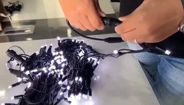 video thumbnail of METRO Professional LED-Lichterkette, Gummi, 10 m, 100 LED, 9.2 W, warm- und kaltweiß