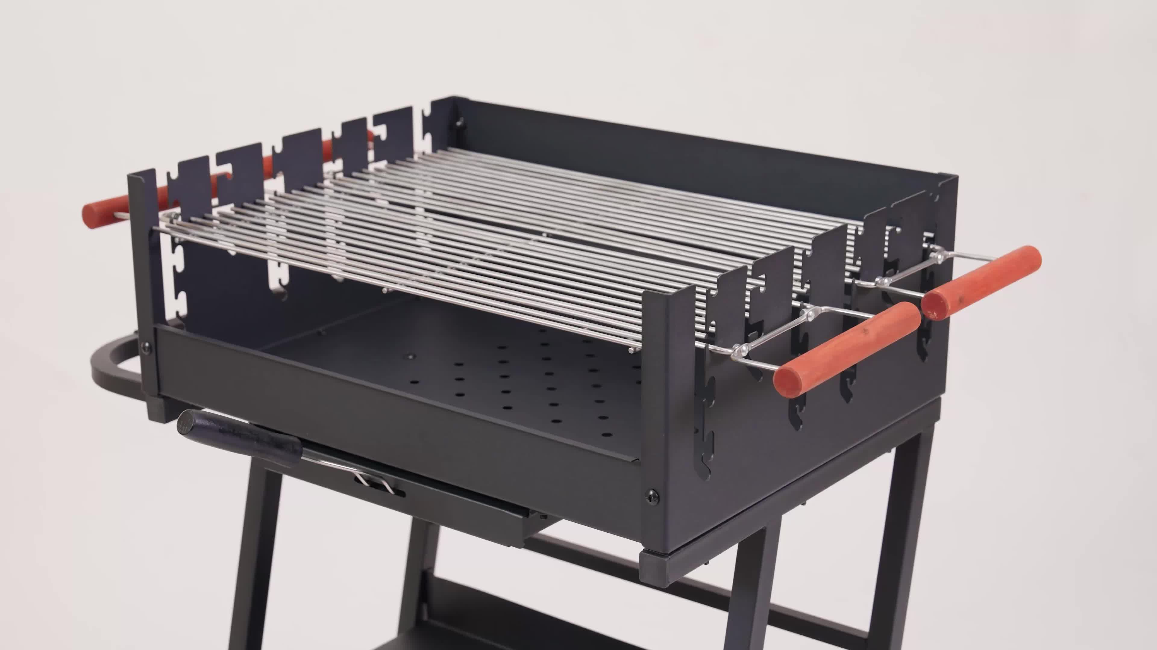 video thumbnail of Tarrington House Barbacoa de carbón Brigida, superficie de asado 41 x 58.5 cm, 2 rejillas regulables en altura, móvil, acero, negro