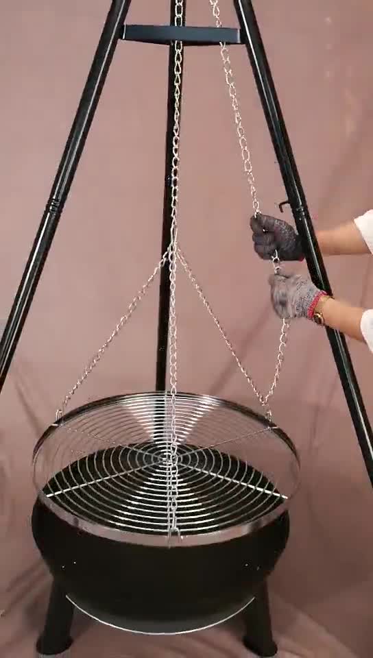 video thumbnail of Tarrington House draaibare barbecue Bunbury, staal/zink, 133 x 116 x 167 cm, Ø 66 cm, instelbare kookhoogte: 20 - 80 cm, zwart