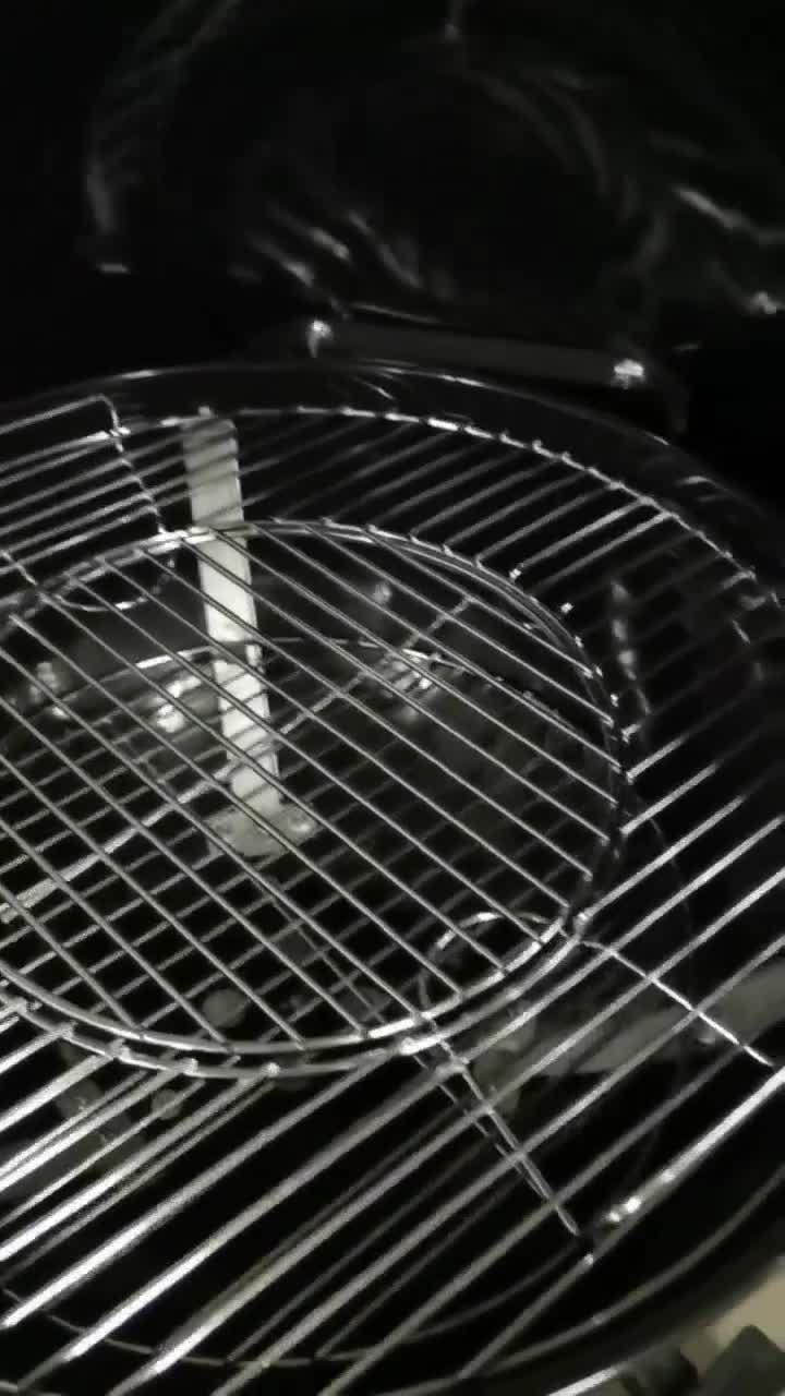 video thumbnail of Tarrington House Barbecue rotondo a carbonella Tatum, superficie di grigliatura Ø 53.5 cm, termometro incluso, con ruote, acciaio, nero