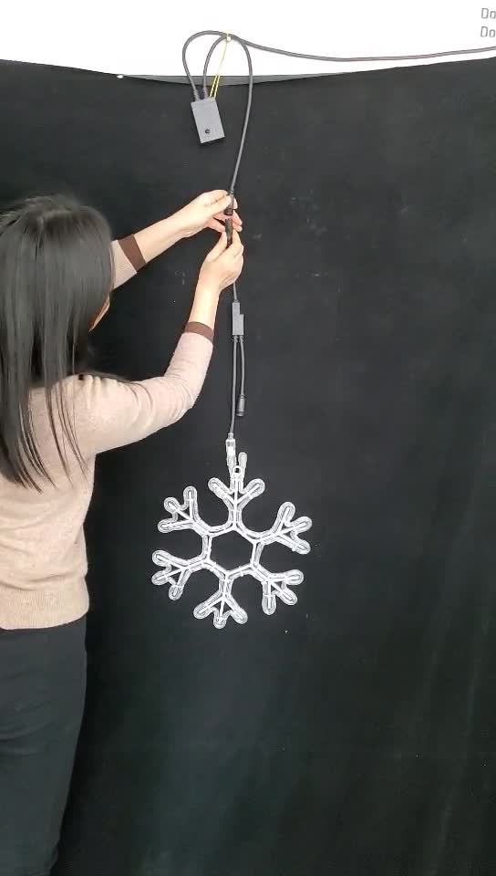 video thumbnail of METRO Professional Fiocco di neve decorativo, alluminio/pvc/rame, 38 x 2 x 40 cm, 108 LED, 13,8 W, bianco caldo/freddo