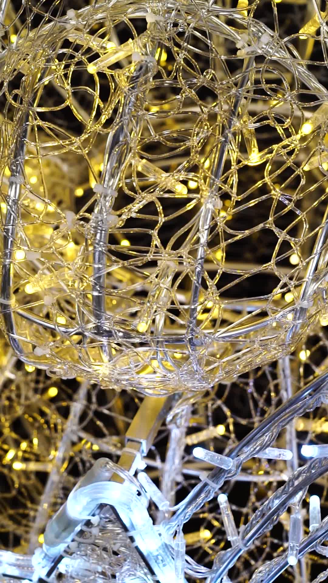 video thumbnail of METRO Professional Orsetto di peluche 3D LED, alluminio/pvc, 116 x 100 x 120 cm, LED 584, 33 W, bianco caldo e freddo