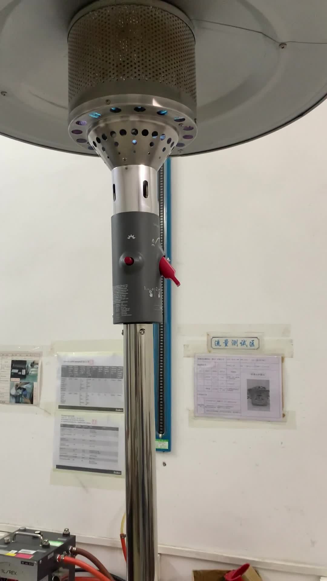 video thumbnail of Tarrington House Stufa a gas da patio a fungo GPH3000, acciaio, Ø 76 x 218 cm, con antiribaltamento, riduttore di pressione, con ruote, antracite