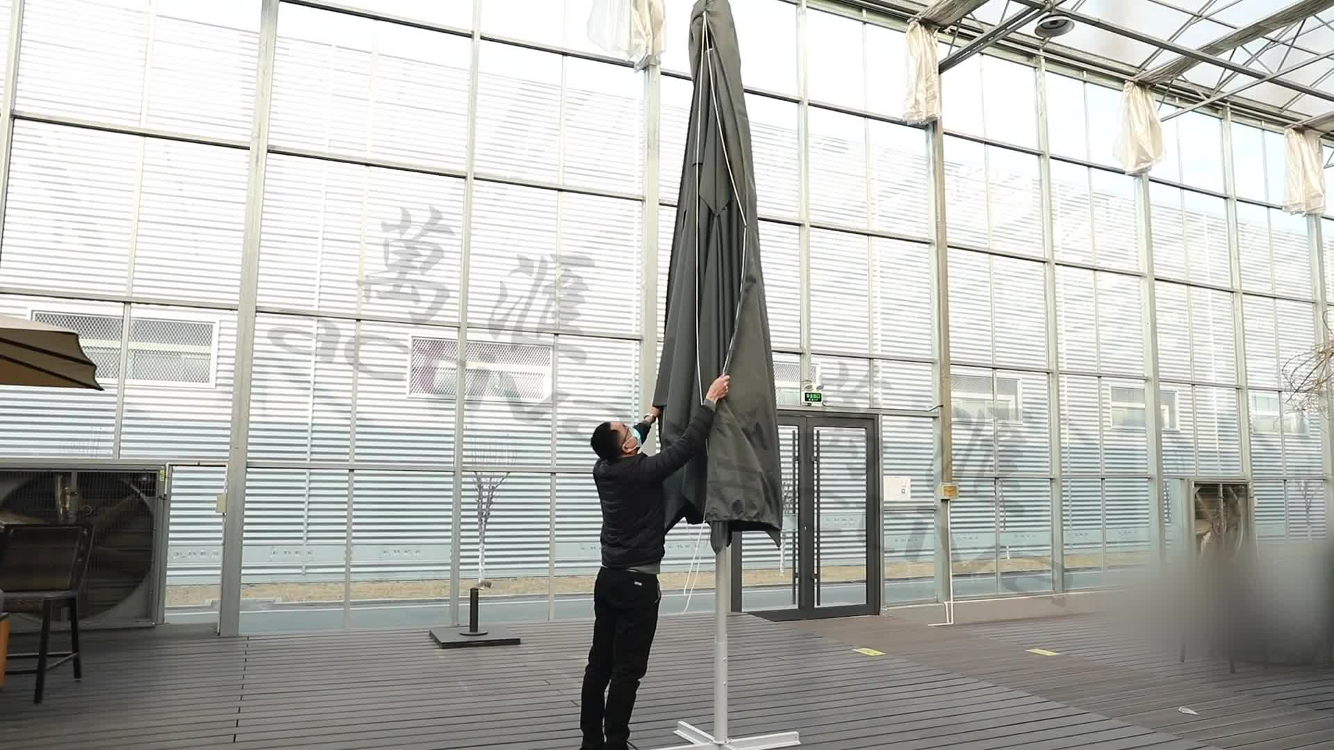 video thumbnail of METRO PROFESSIONAL Sonnenschirm quadratisch, Aluminium, 4 x 4 m, wasserabweisend, silber/grau
