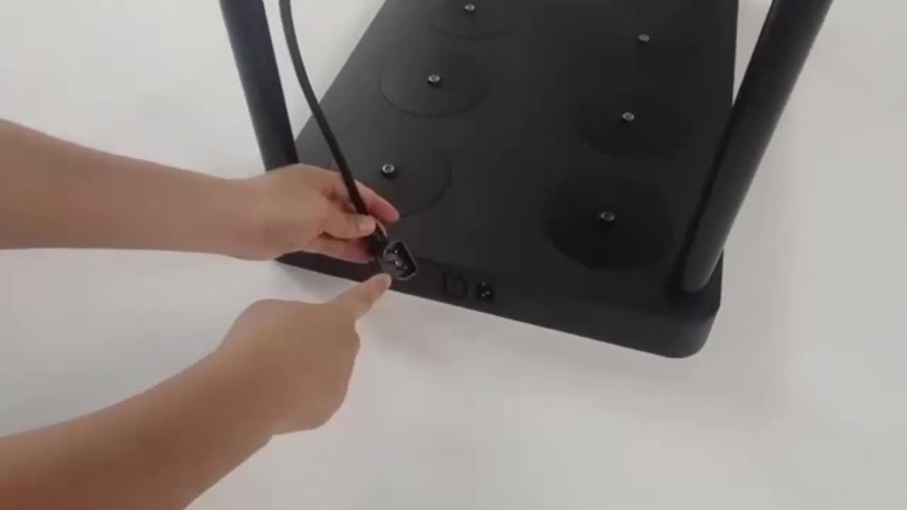 video thumbnail of METRO Professional Estação de carregamento de 8 saídas, ABS / metal, 40.5 x 61.2 x 5.36 cm, empilhável, preto