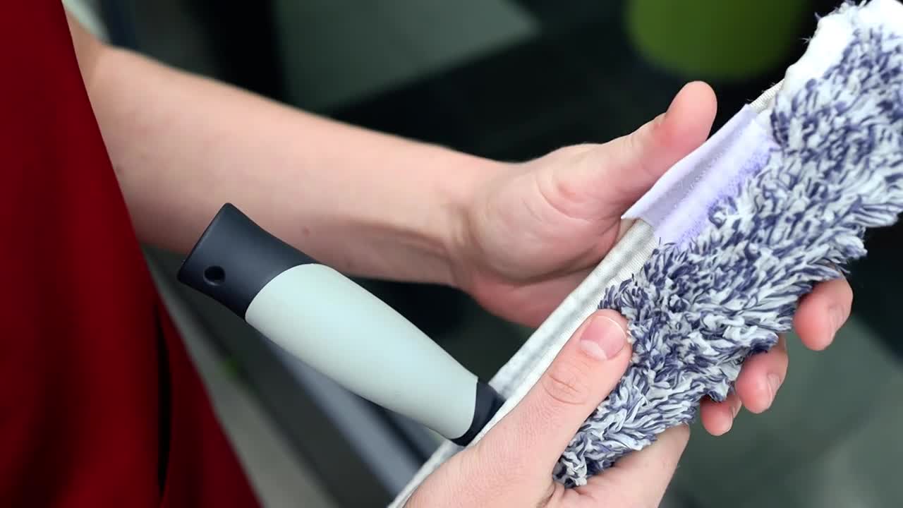 video thumbnail of METRO Professional Spazzola lavavetri, 35 cm